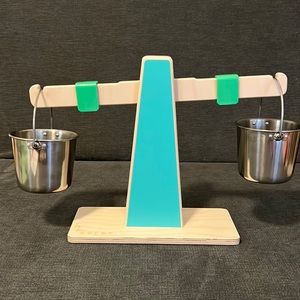 Lovevery Weigh Scale and Pails